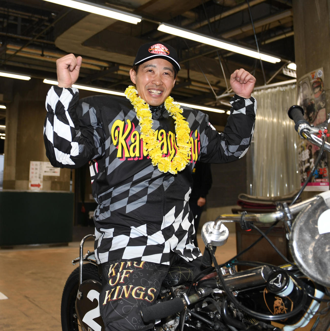 全日本選抜優勝戦を制した金子大輔はガッツポーズする（撮影・柴田隆二）