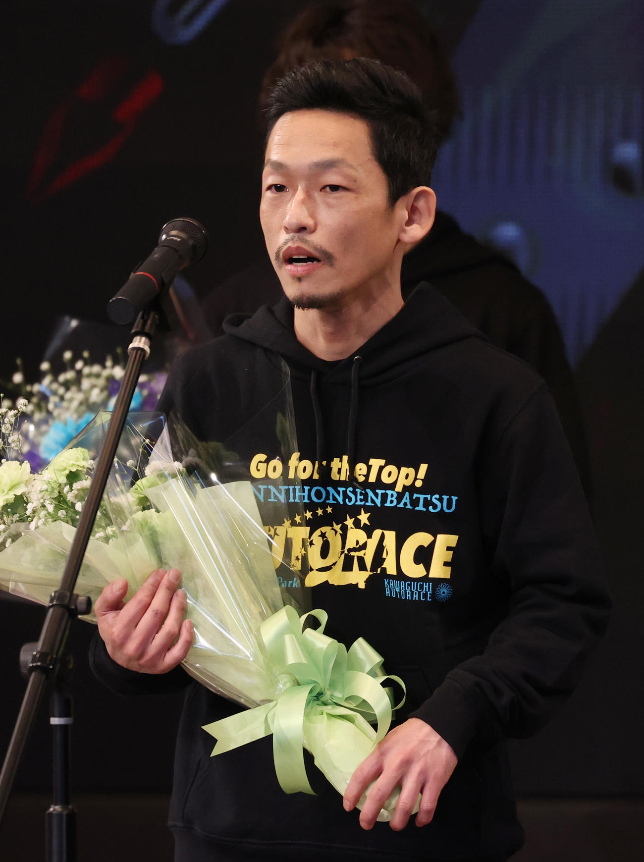 優勝戦出場者紹介式であいさつする中村雅人（撮影・柴田隆二）