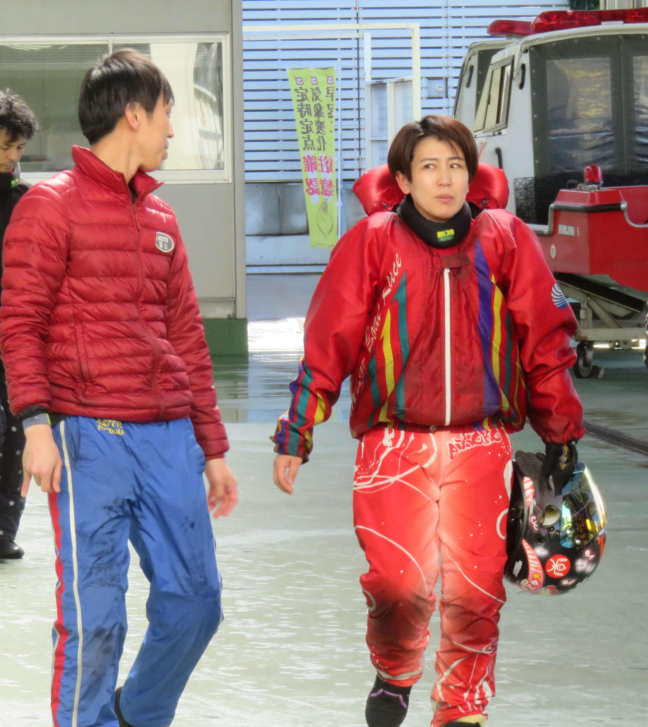 落合直子は前半4Rで2着、迎えた大阪の後輩・藤山雅弘に思わせぶりに目くばせ