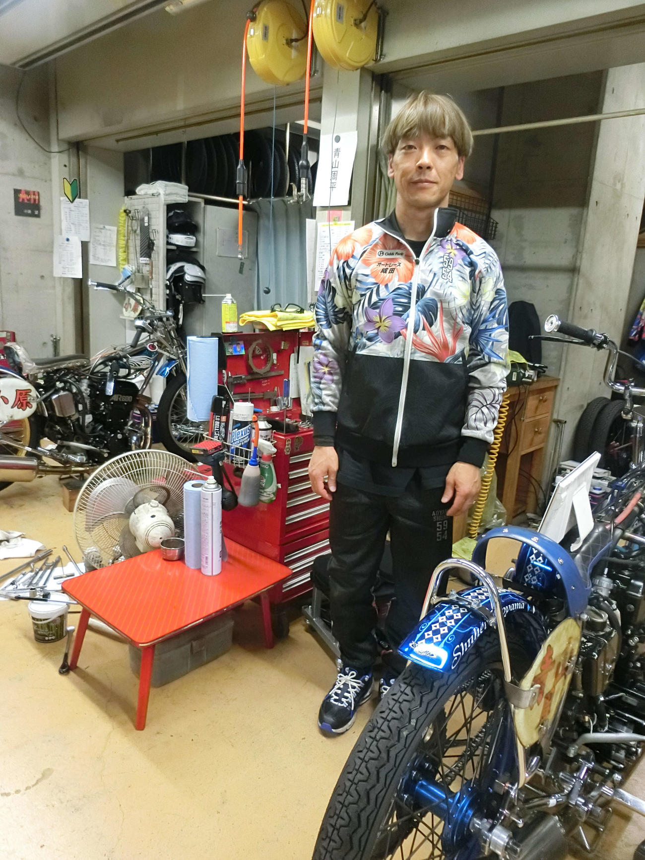 1枠を選択した青山周平が逃げ切りを狙う（撮影・海老原実）
