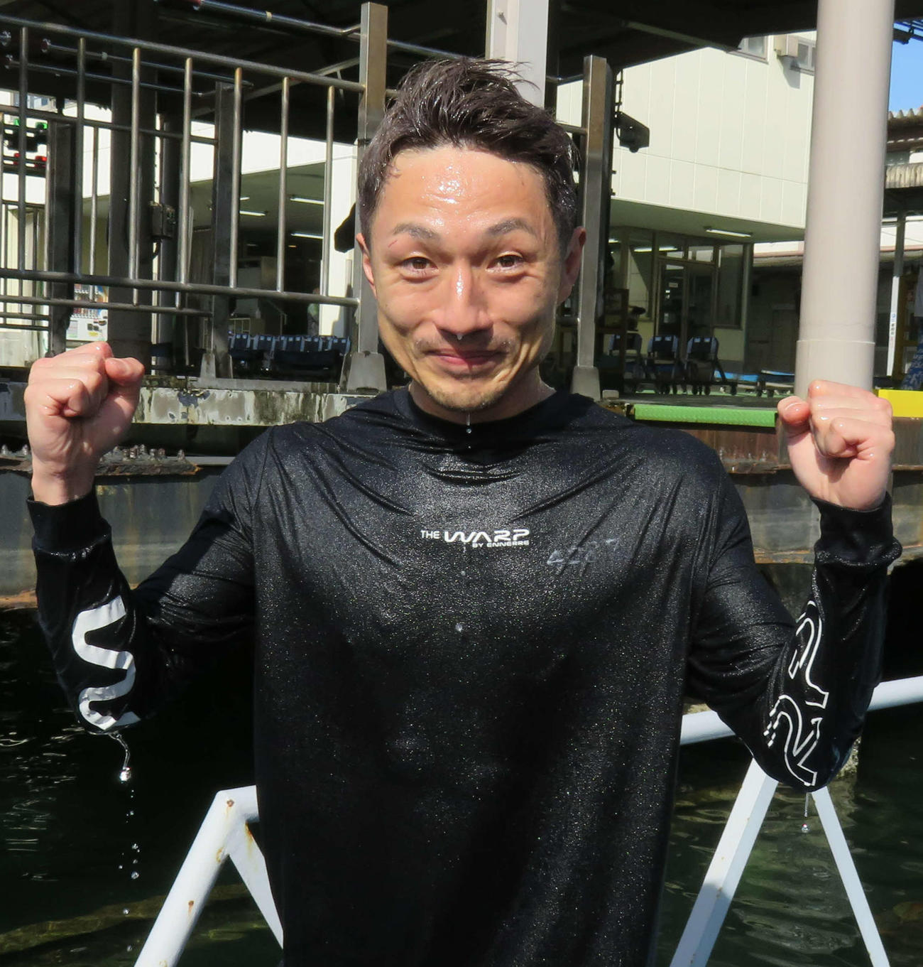 今井貴士は通算1500勝を達成してガッツポーズ