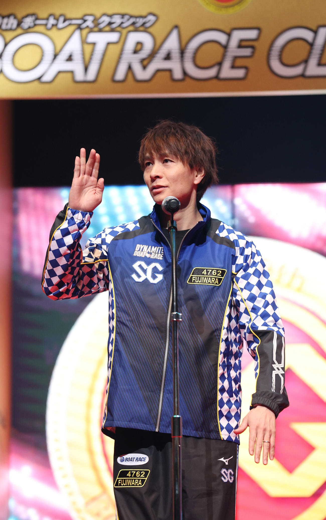 オープニングセレモニーであいさつする藤原啓史朗（撮影・柴田隆二）