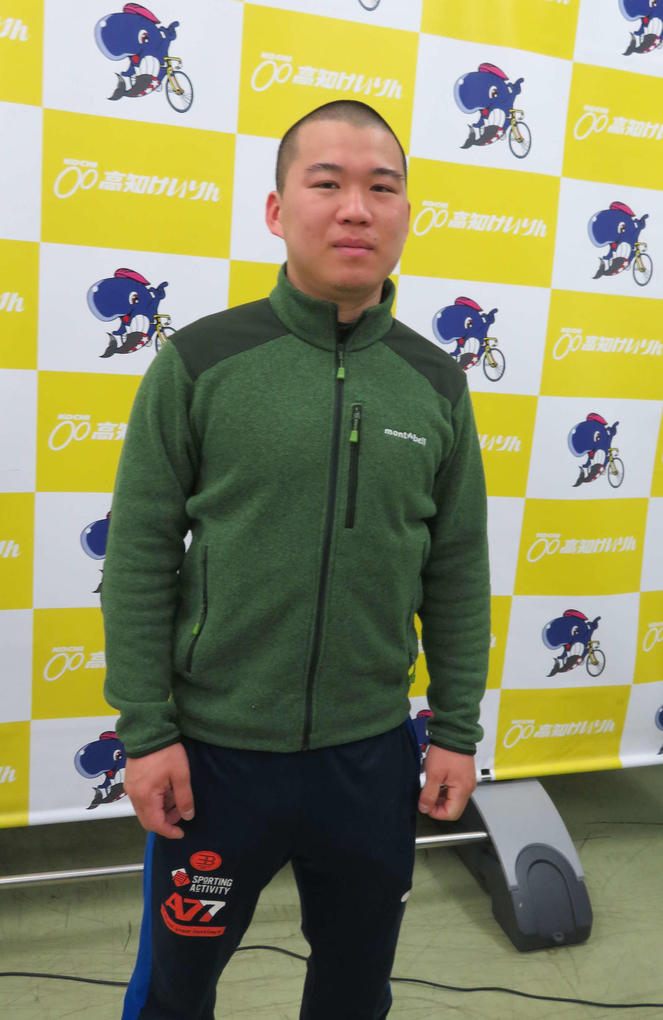 予選2R、地元のルーキー都築巧が甲斐俊祐にマークして抜け出しを狙う