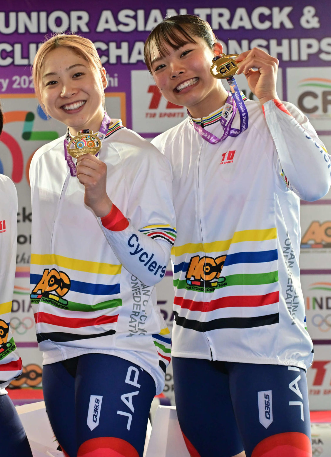 内野艶和（左）、垣田真穂（日本自転車競技連盟提供）＝2024年2月