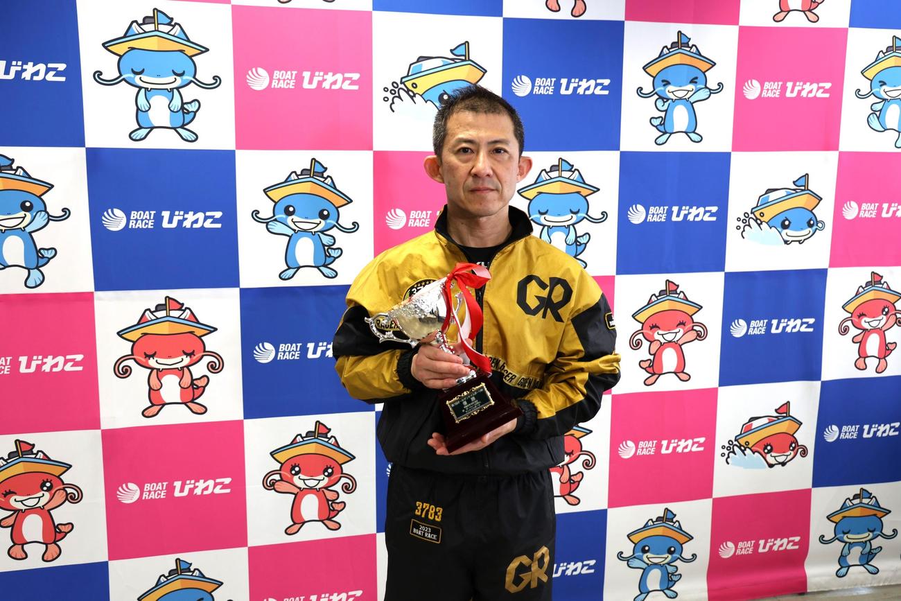 瓜生正義が選手会長に就任して、初の優勝を飾った