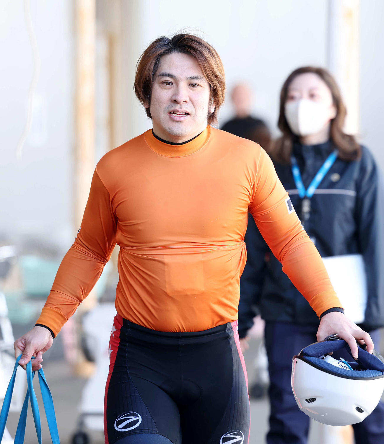 レースを終え引き揚げる皿屋豊（撮影・鈴木正人）