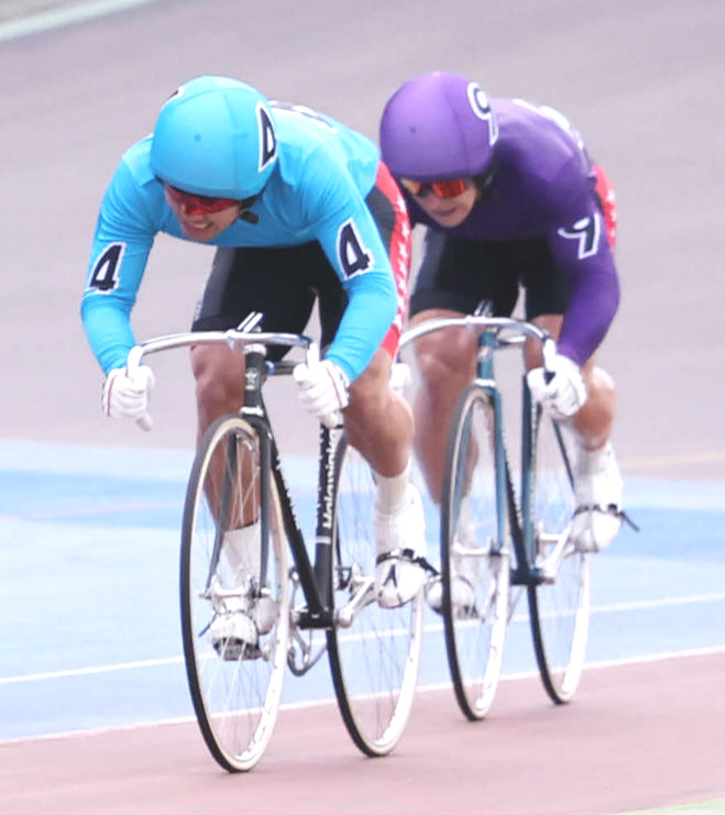 ウィナーズカップ決勝で健闘した伊藤颯馬（左）（撮影・鈴木正人）
