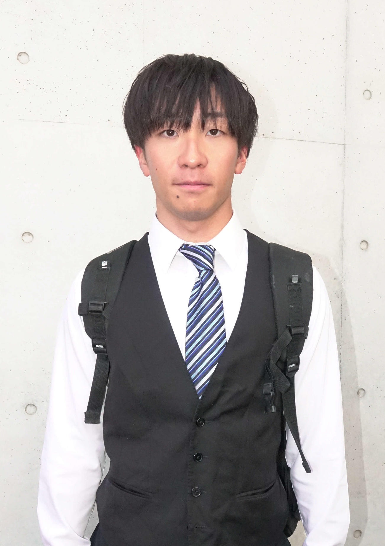 初々しくネクタイ姿で検車場に入った山口多聞