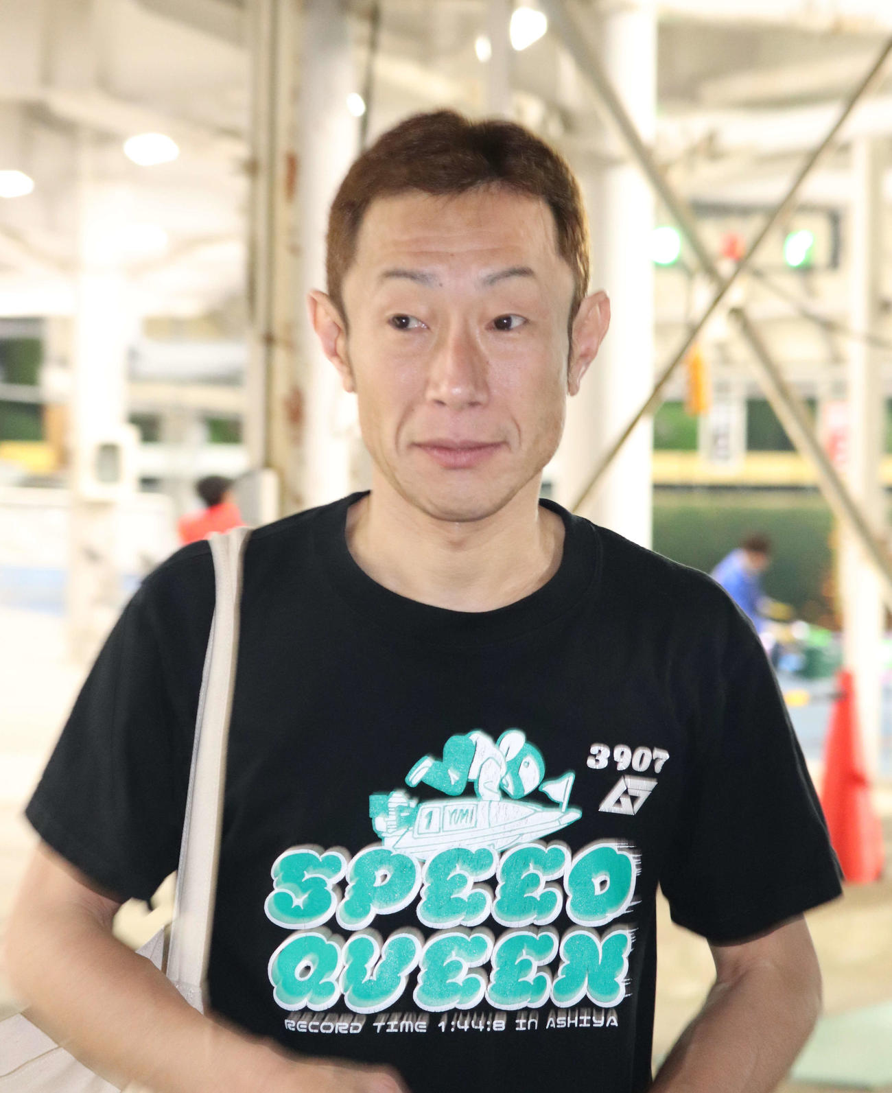 優勝戦12Rは村越篤が軽快なレース足で好勝負に持ち込む（撮影・神田成史）