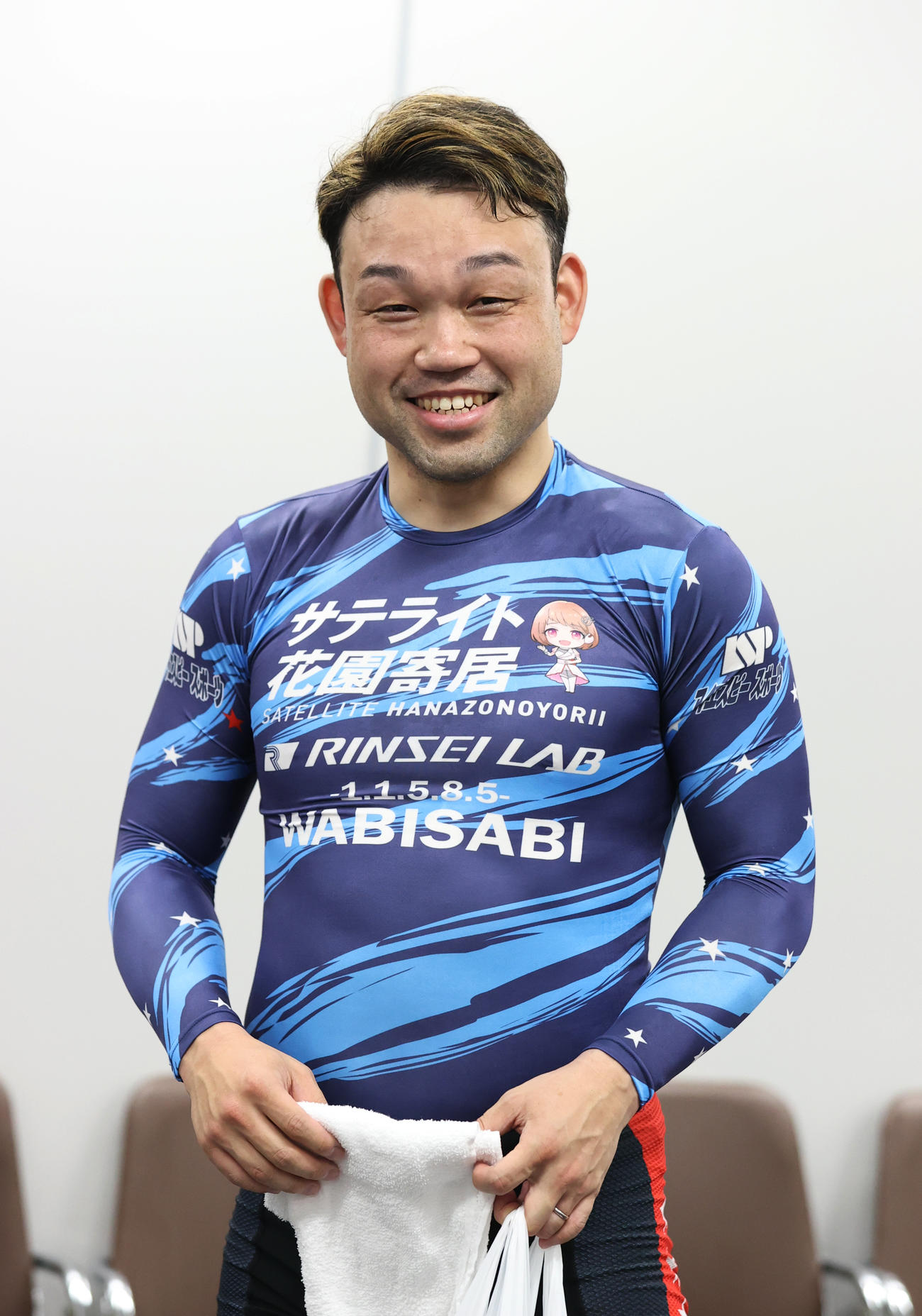 S級特選で1着の武藤龍生は笑顔を見せる（撮影・柴田隆二）