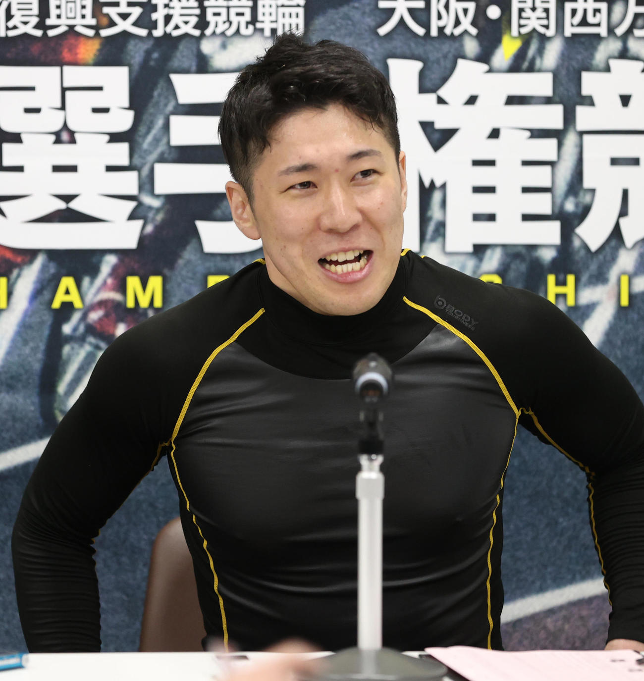 S級1次予選6Rで3着の川口聖二は会見で笑顔を見せる（撮影・柴田隆二）