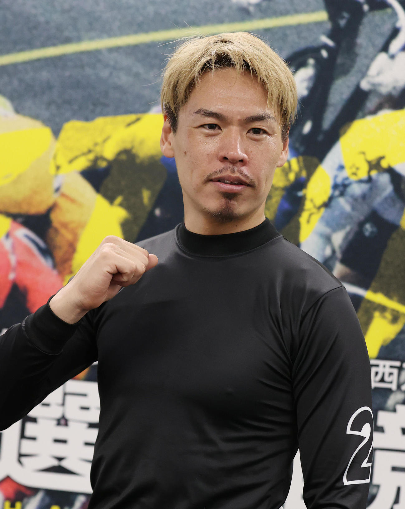 10RS級2次予選で1着の浅井康太はガッツポーズする（撮影・柴田隆二）