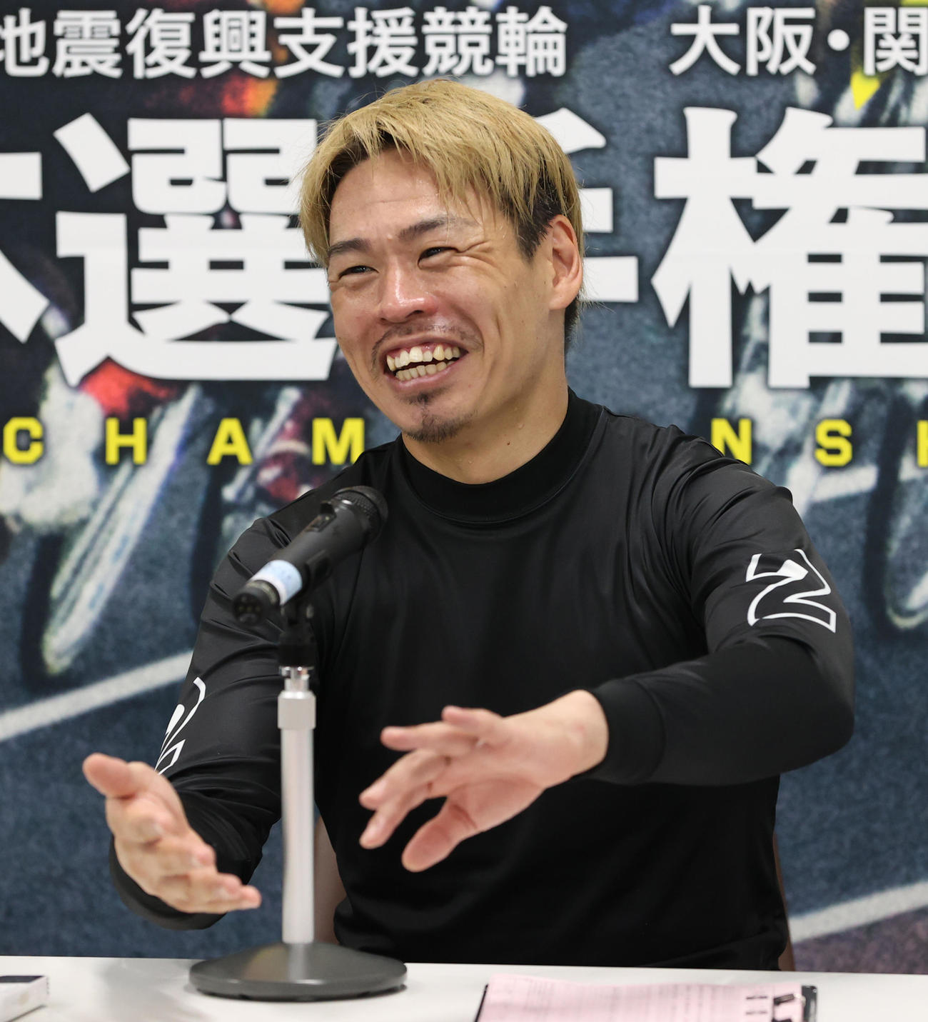 10RS級2次予選で1着の浅井康太は笑顔を見せる（撮影・柴田隆二）
