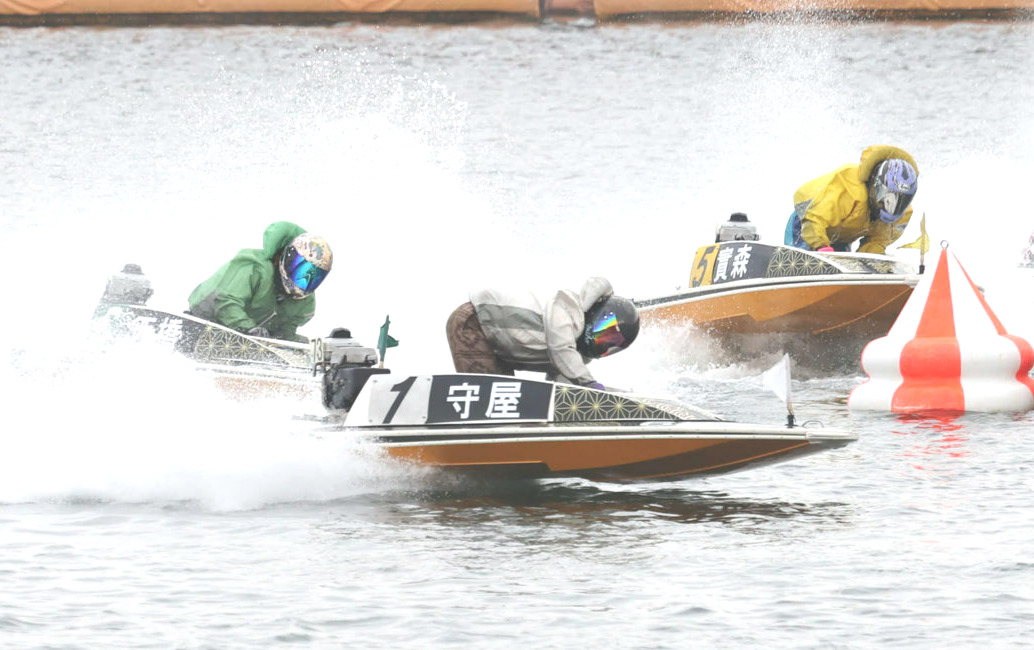 12Rドリーム戦1周2Mを先頭でターンする守屋美穂