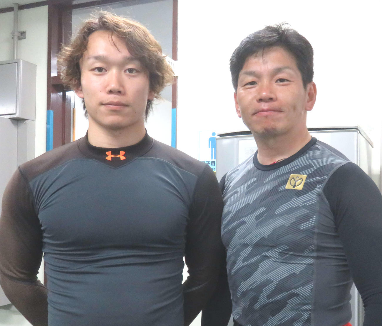 大塚健一郎（右）と好連係を誓う村田祐樹