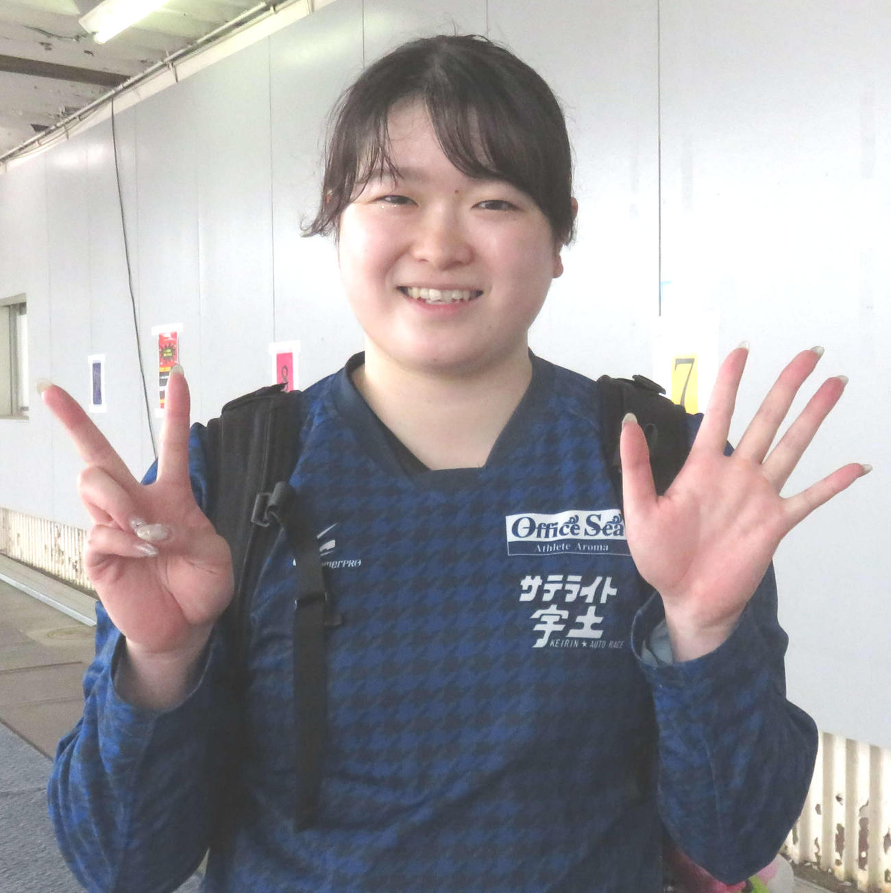 予2で誕生日ウインを飾った尾方真生が25歳ポーズ