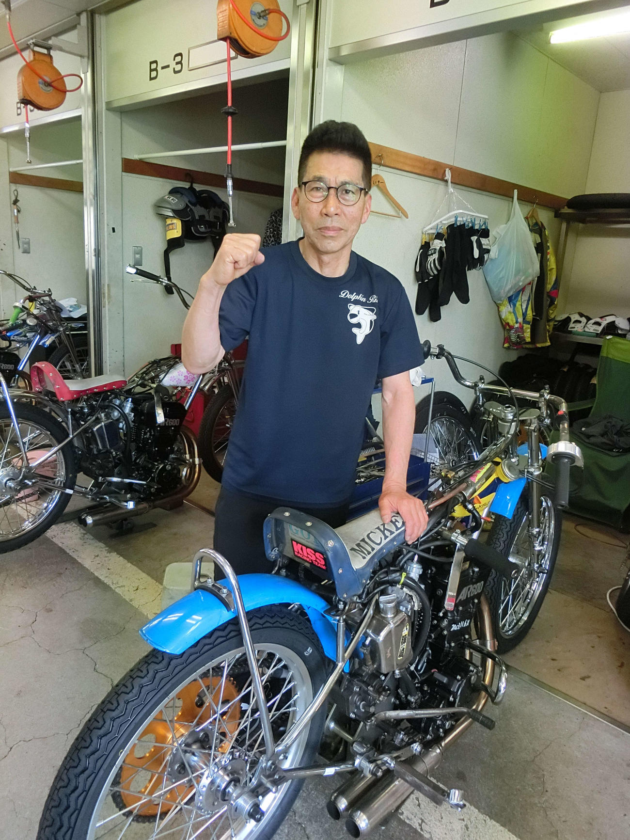レジェンド篠崎実はマシンも言葉も絶好調だ（撮影・海老原実）