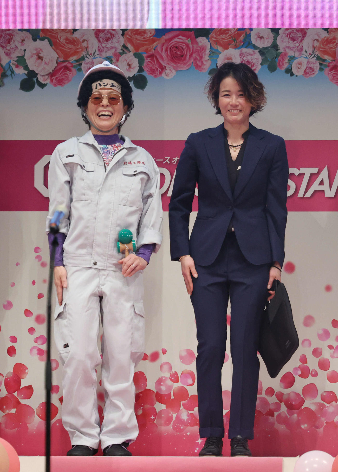優出インタビューでの平高奈菜（右）と岩崎芳美（撮影・加藤孝規）