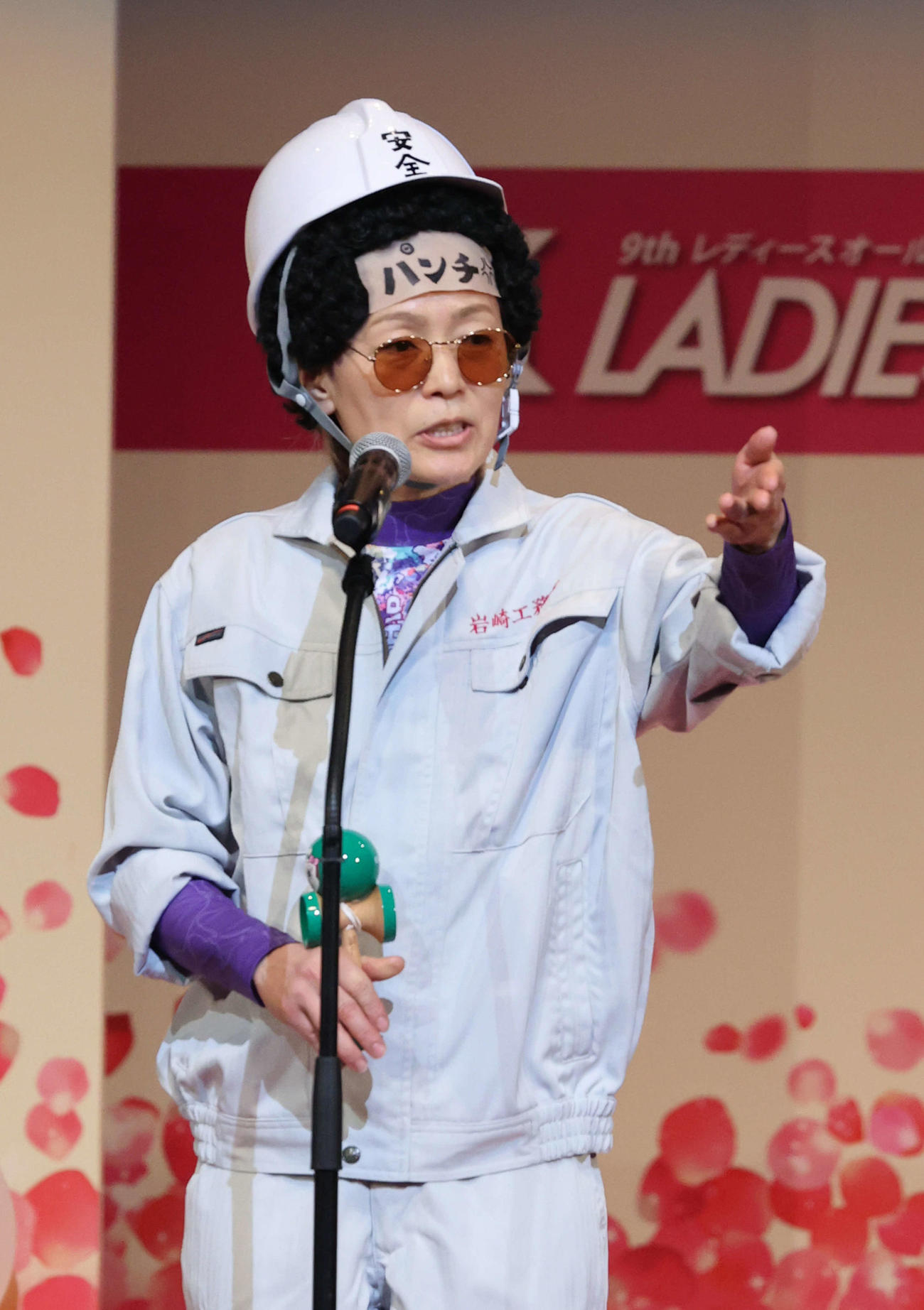 優出インタビューを受ける岩崎芳美（撮影・加藤孝規）