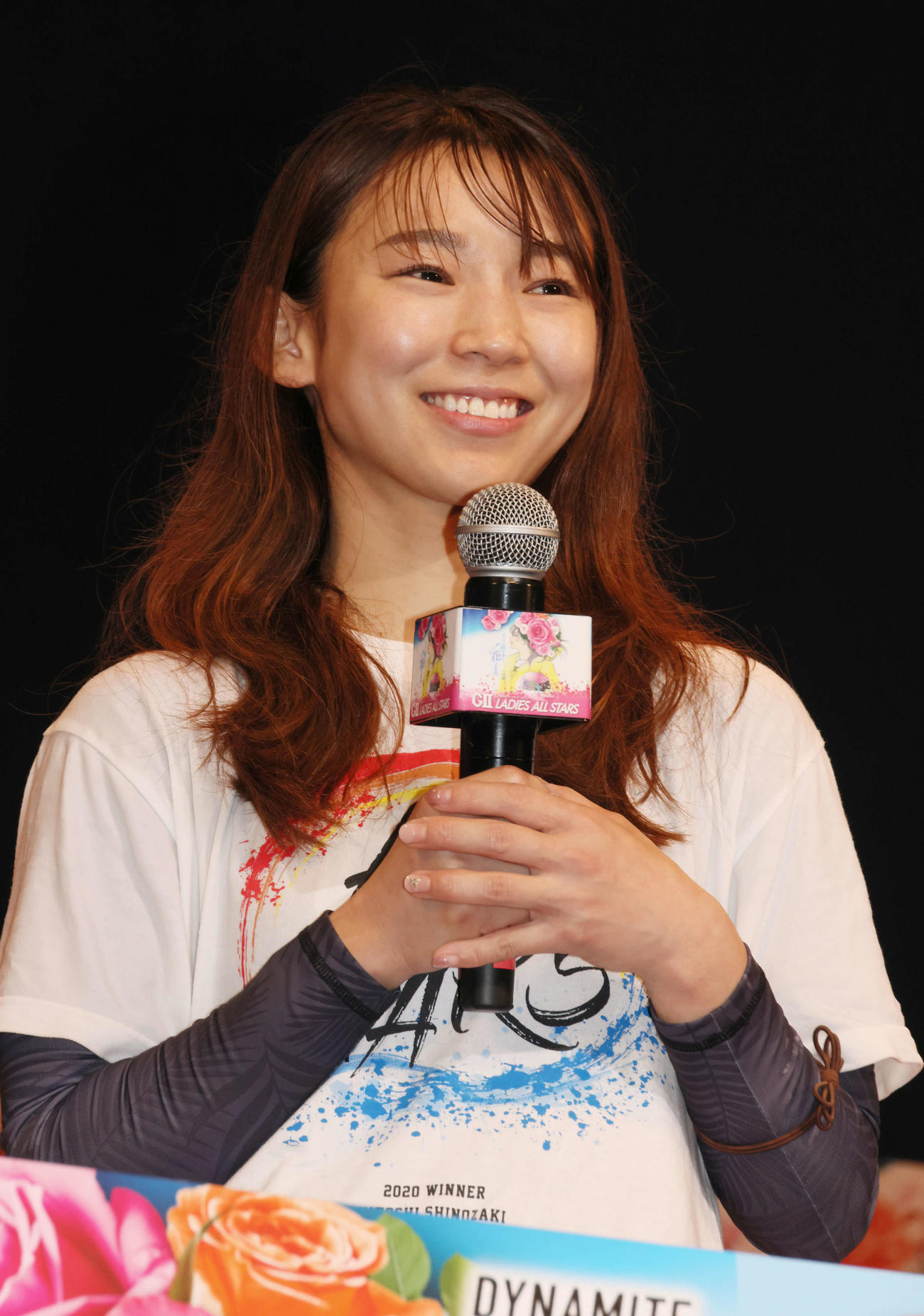 レディースオールスター6日目　優勝戦12R　表彰式でファンと喜びを分かち合う守屋美穂4482（撮影・加藤孝規）