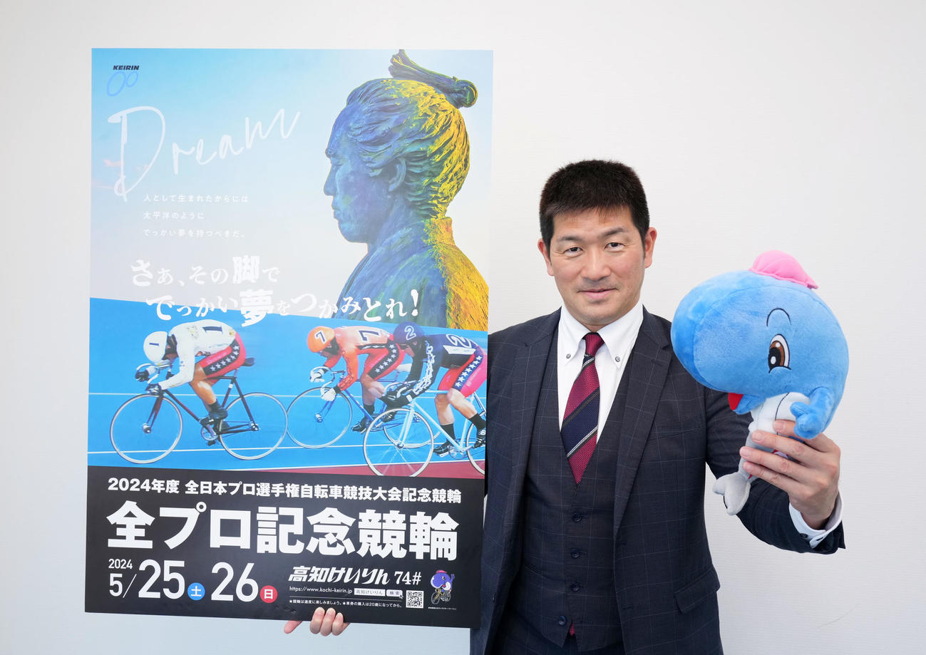 高知競輪の全プロ記念競輪をPRする佐々木（撮影・横山健太）
