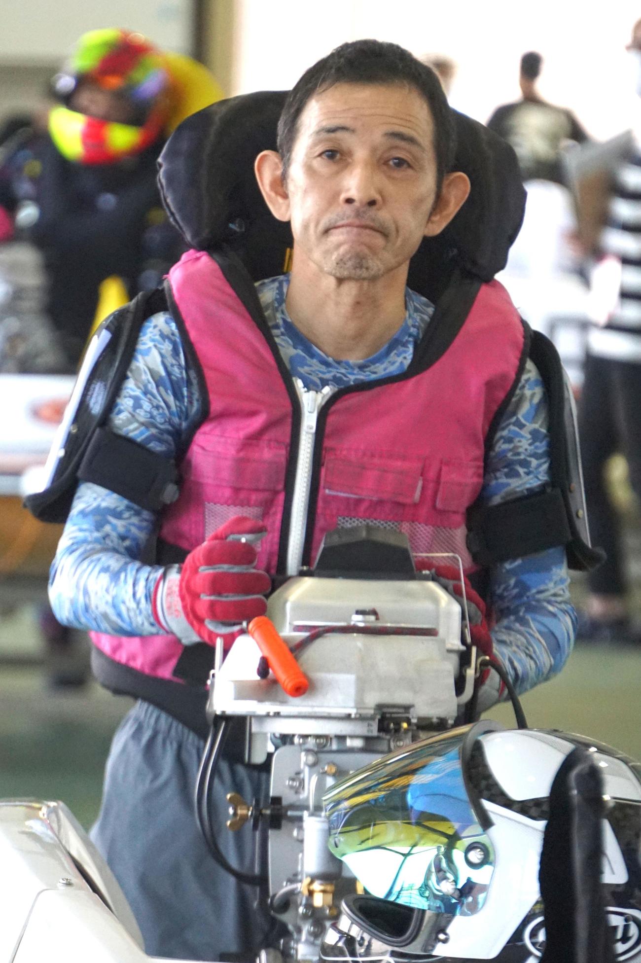 三角哲男が戦線をリードする