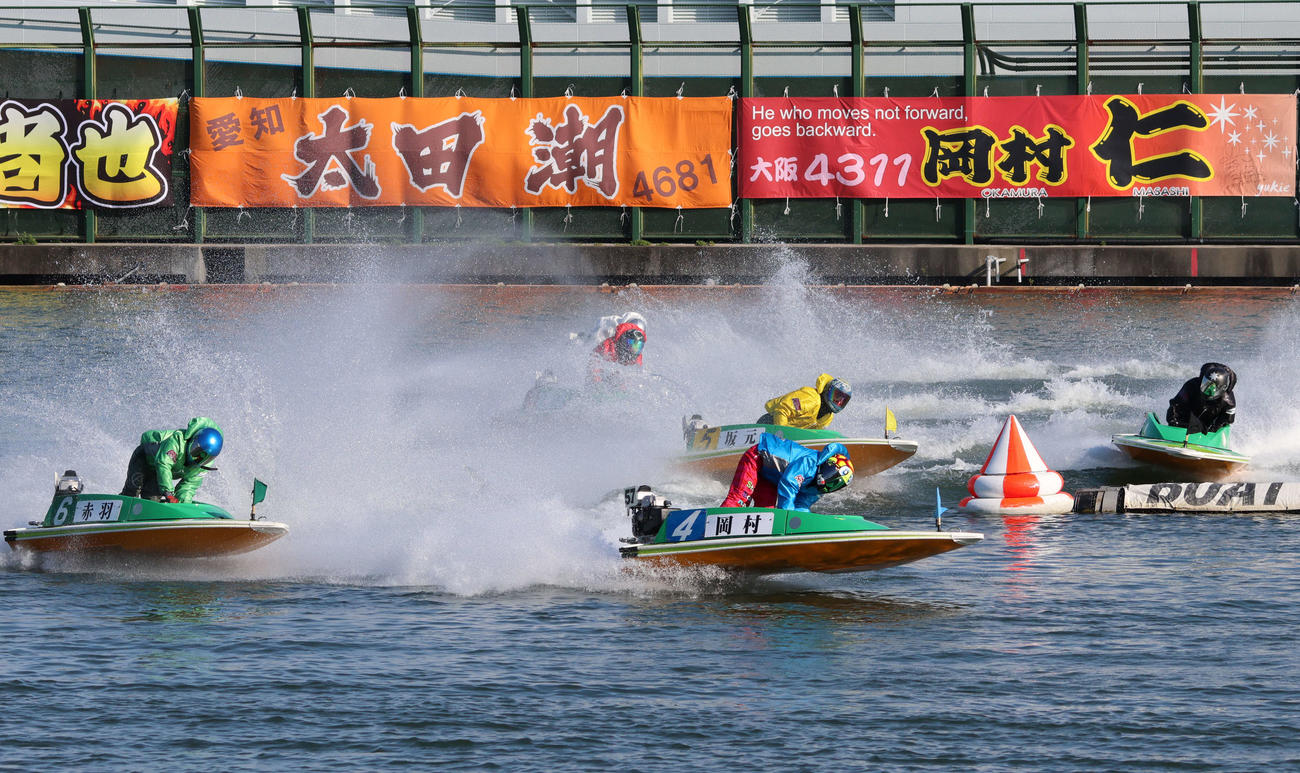 優勝戦は岡村仁が4カドから豪快なまくりを放ち尼崎初Vを飾った（撮影・北條直治）