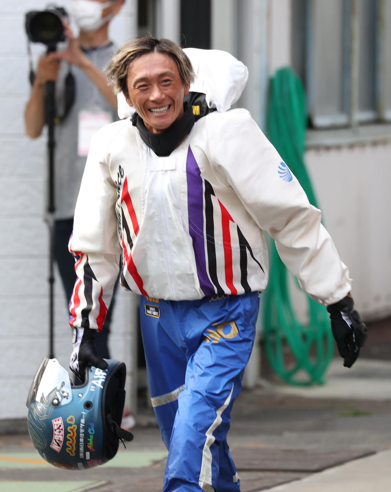 ドリーム戦で1着の峰竜太は笑顔を見せる（撮影・柴田隆二）