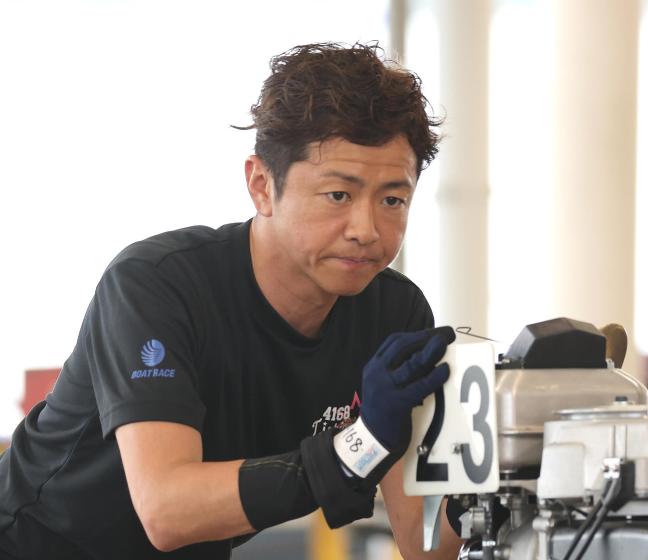 練習に向かう石野貴之（撮影・柴田隆二）