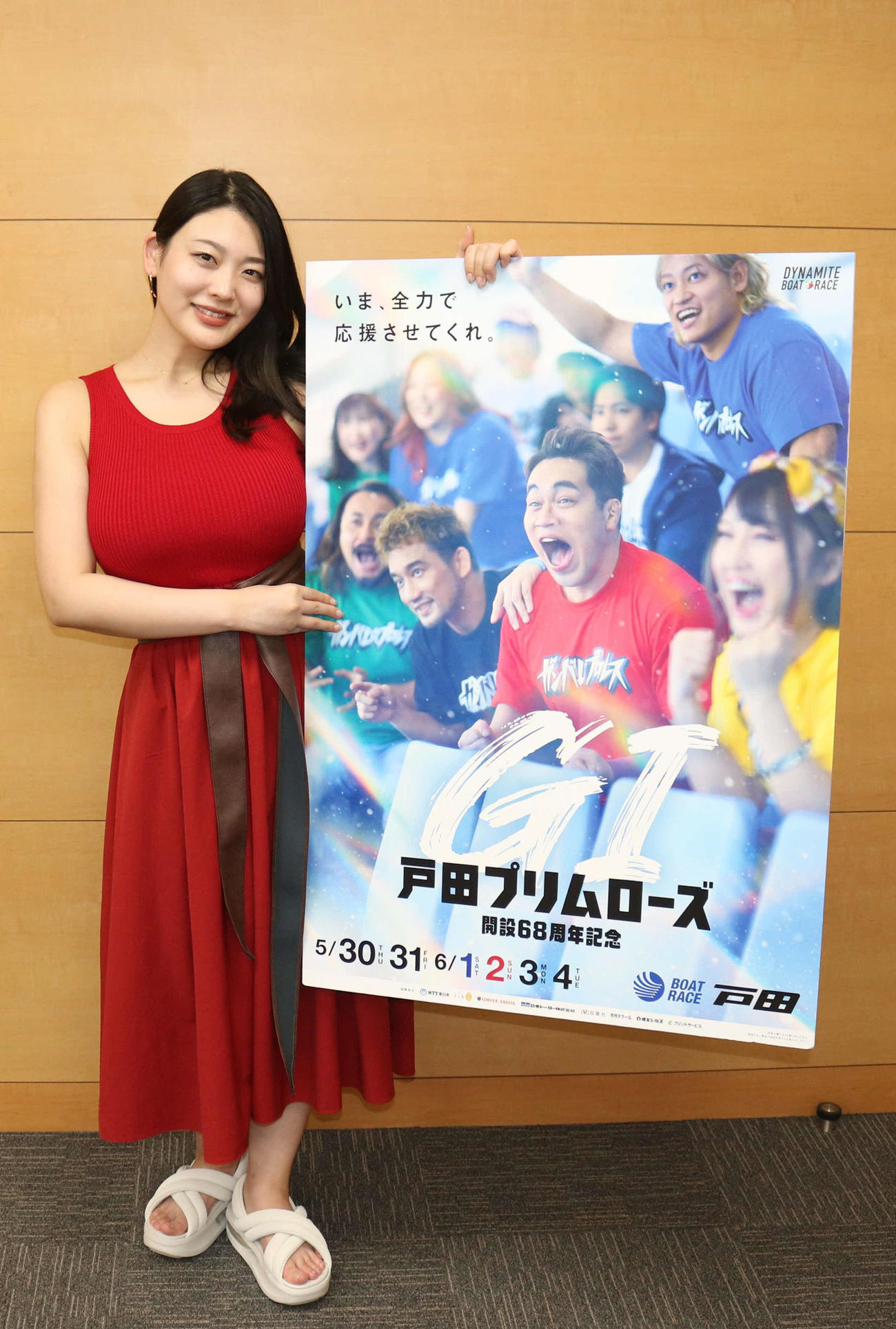 G1戸田プリムローズ開設68周年記念のPRで来社した風吹ケイ（撮影・野見山拓樹）