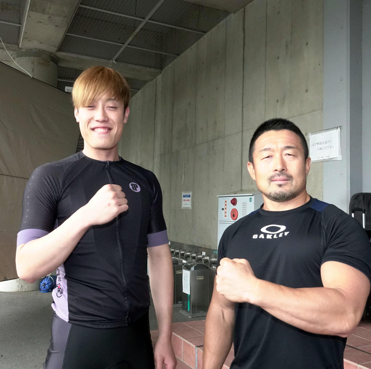 並んでポーズを決める佐藤慎太郎（右）と町田太我の番手を選択