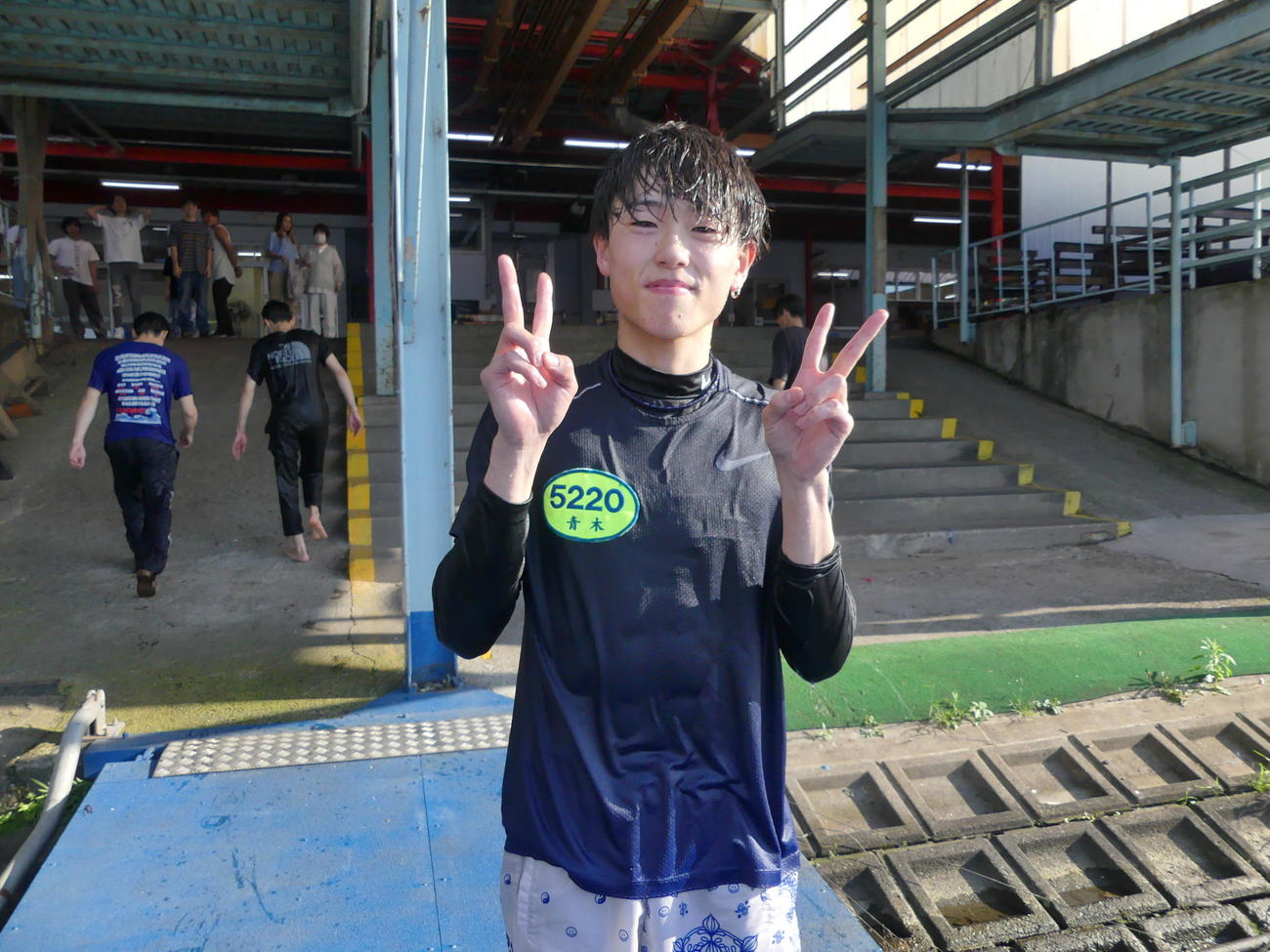 デビュー初優勝にVサインの青木蓮
