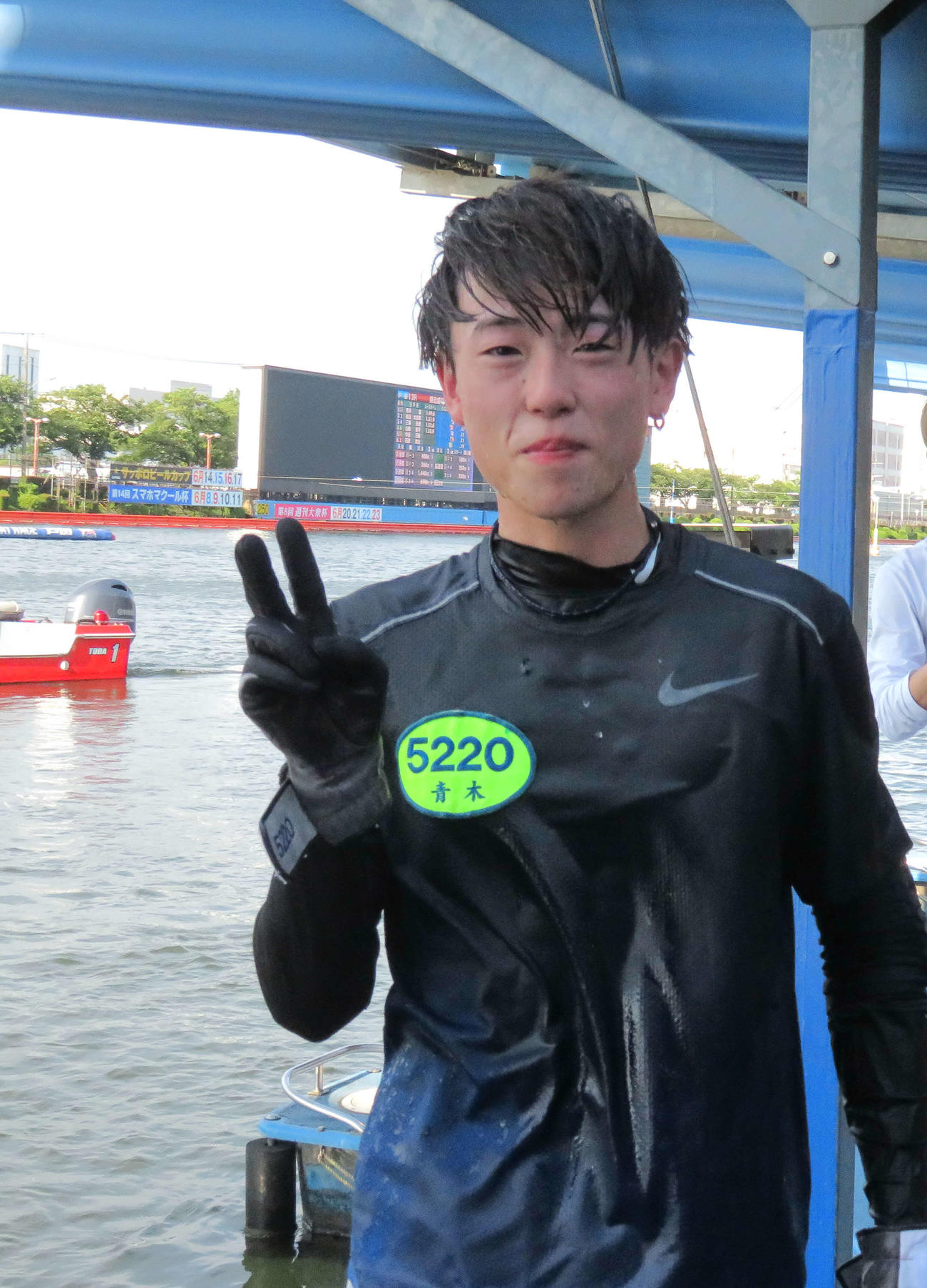 地元で歓喜のデビュー初優勝を飾った青木蓮