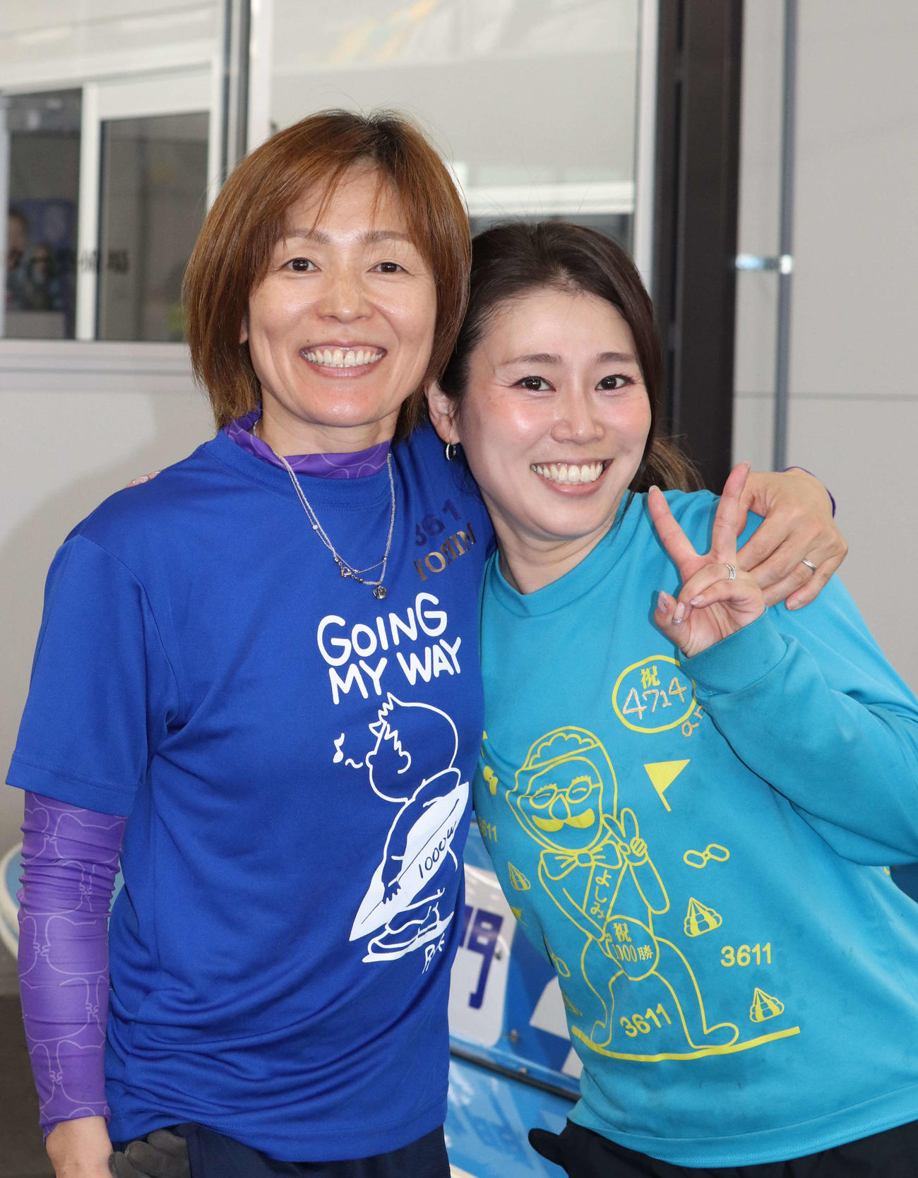 地元の岩崎芳美（左）と喜多須杏奈がシリーズを盛り上げる（撮影・神田成史）