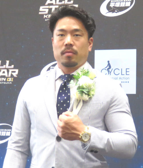 初のファン投票1位に輝いた古性優作