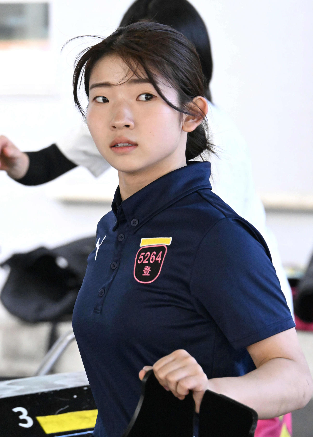 登みひ果