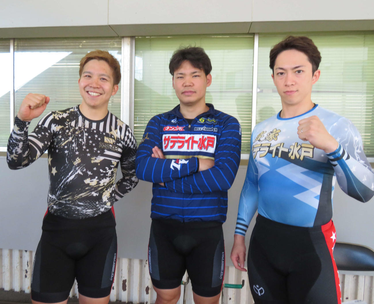 関東3番手から地元G3初優勝を狙う吉田拓矢（中央）、先頭の小林泰正（左）、番手の坂井洋