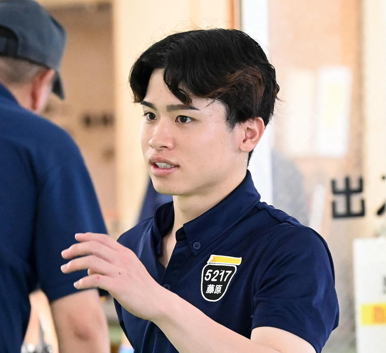 めきめきと腕を上げている藤原碧生が攻め込む