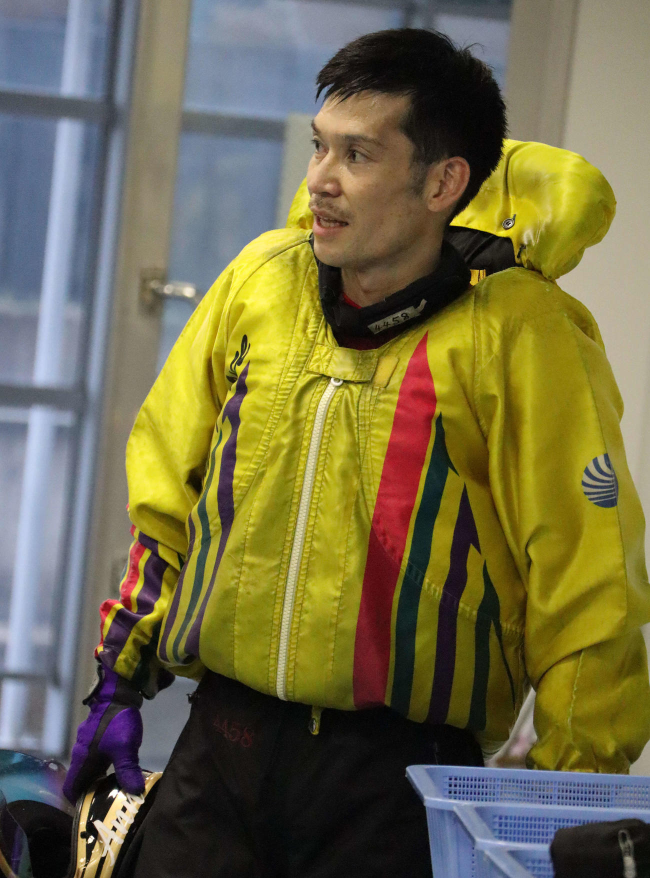 抹香雄三のスリット近辺の足がトップ級に仕上がっている