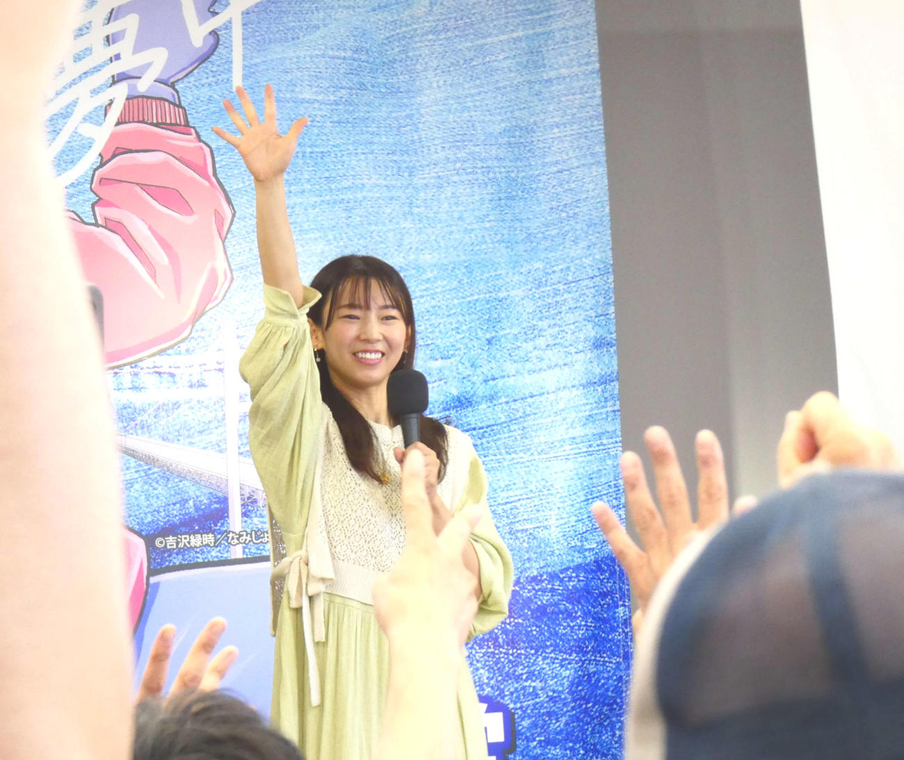 守屋美穂のサイン入りTシャツを懸けてじゃんけん大会を実施
