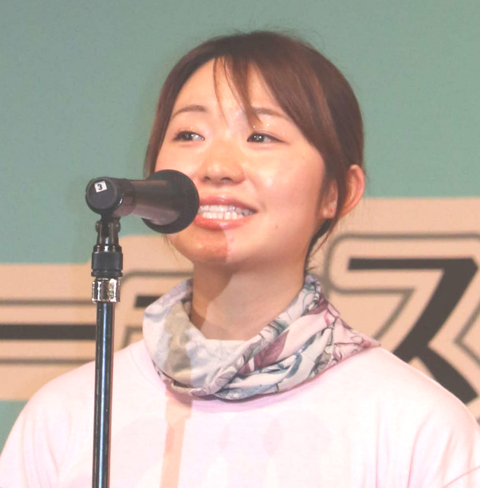 オープニングセレモニーで選手代表あいさつを行う柴田百恵