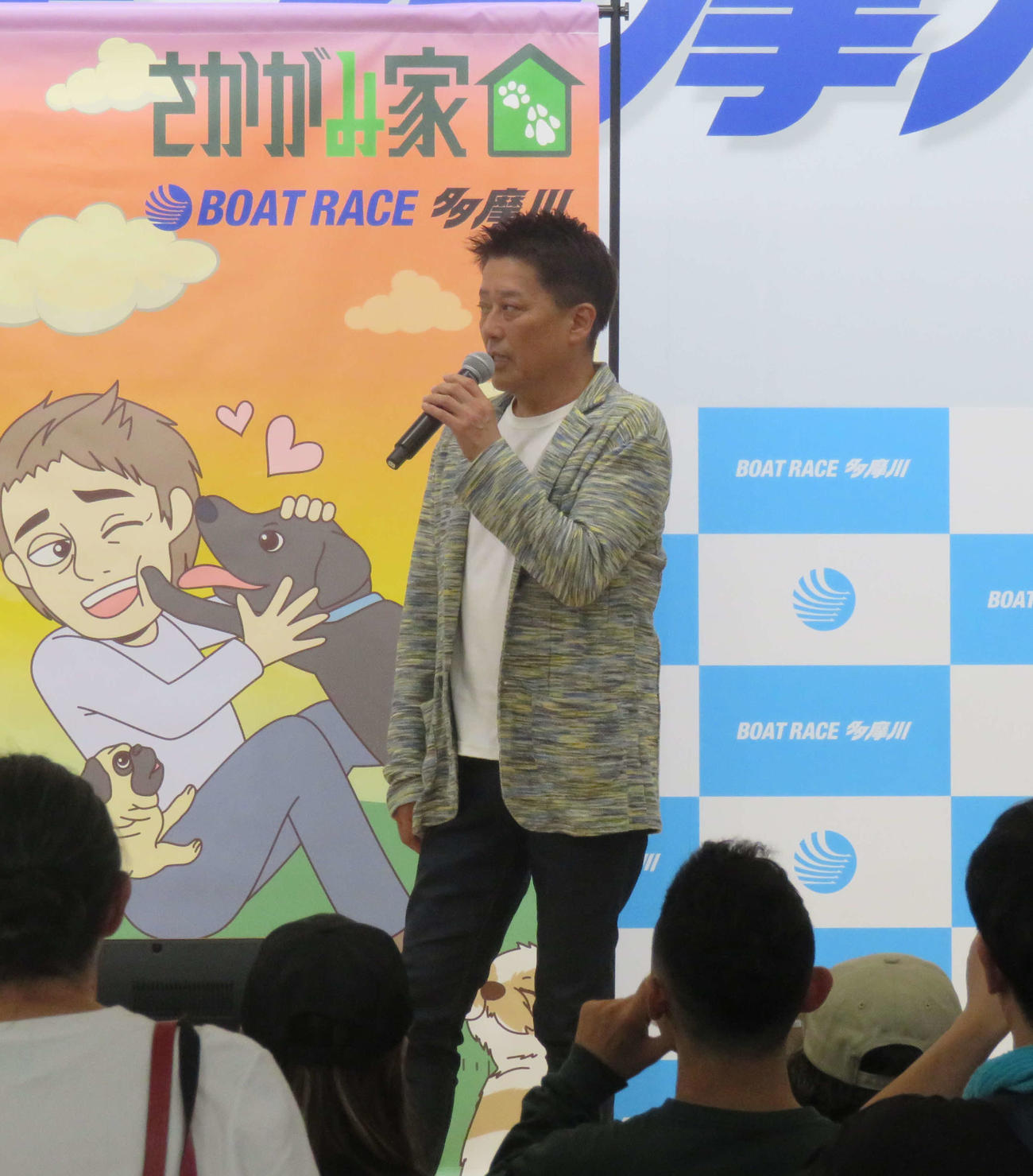 トークショーを行う坂上忍