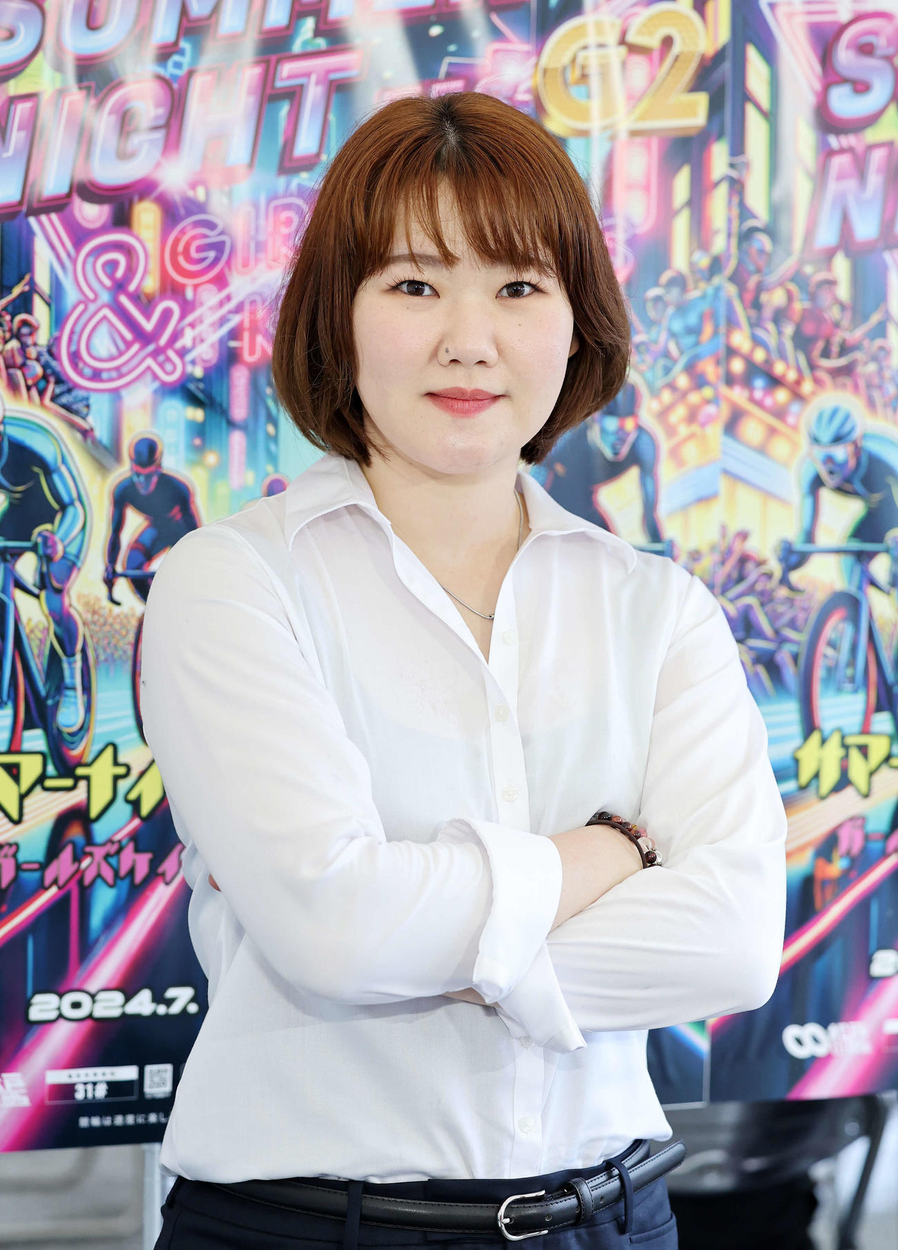 ポーズを決める坂口楓華（撮影・鈴木正人）