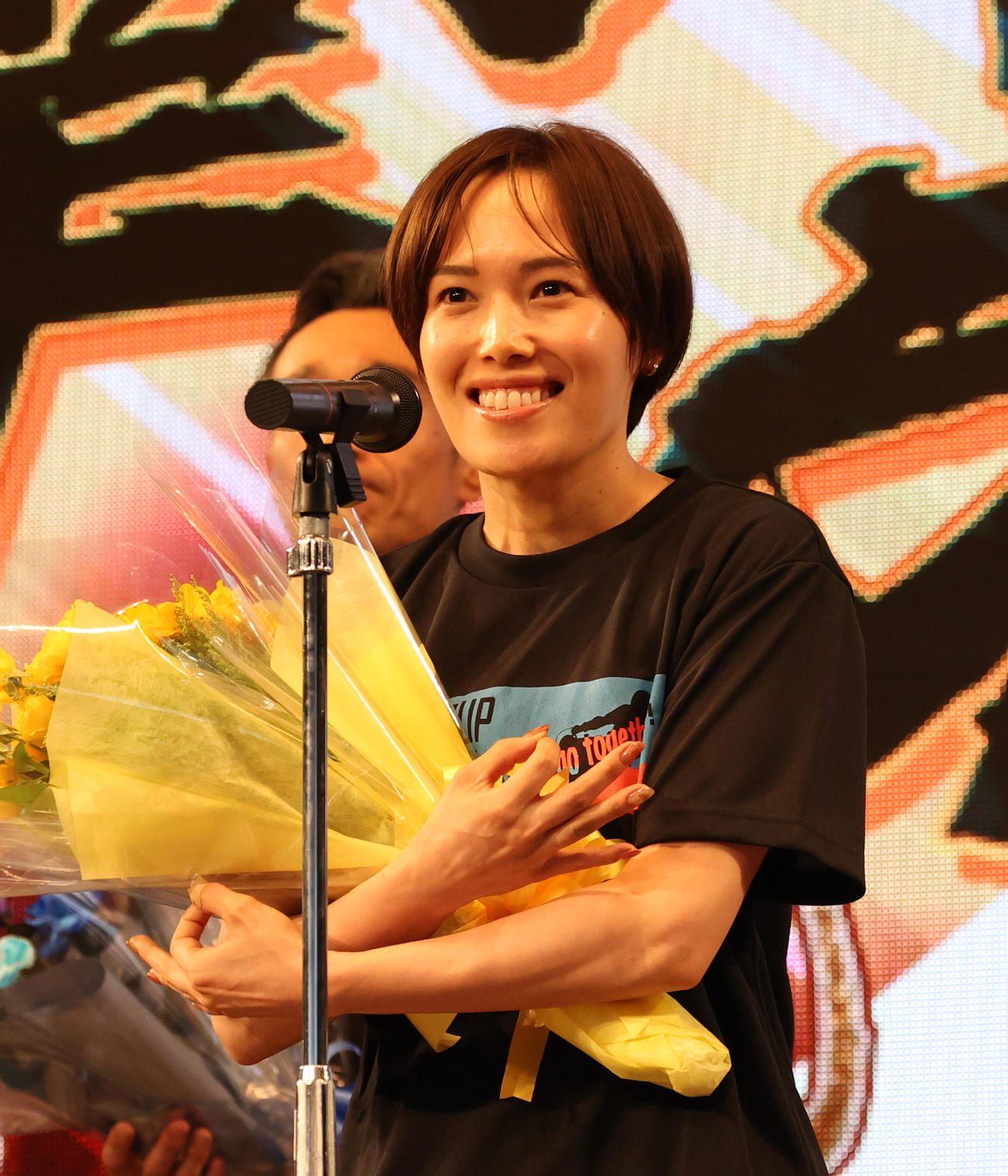 優勝戦出場選手紹介であいさつする佐藤摩弥（撮影・柴田隆二）