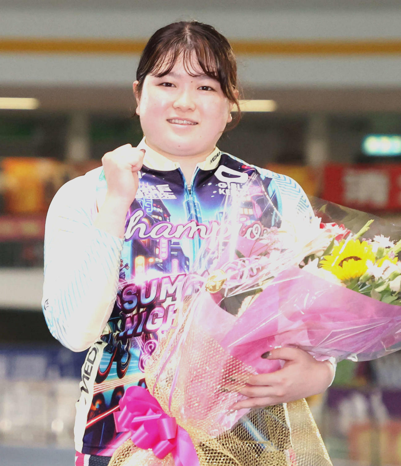 ガールズケイリンフェスティバルで優勝し笑顔の尾方真生（撮影・鈴木正人）