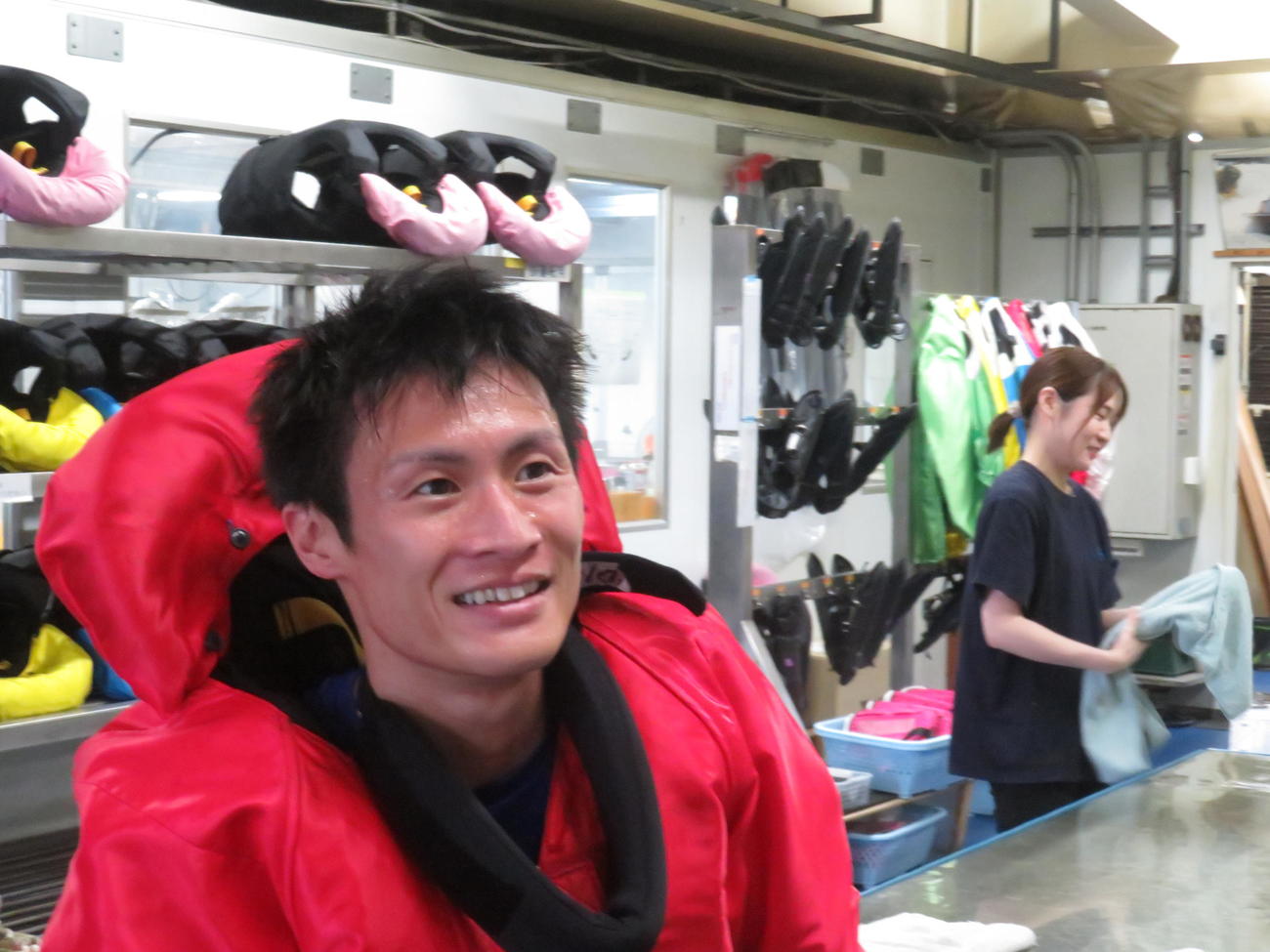 早くも行き足が強烈な佐藤大佑
