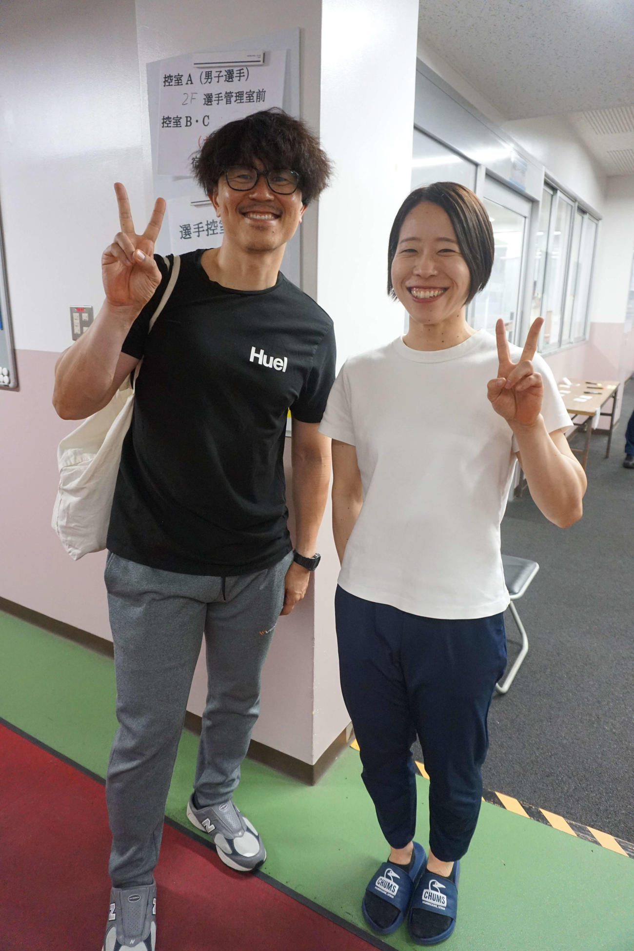 本格デビュー戦の大浦彩瑛は師匠の福田知也(左)とともに決勝進出
