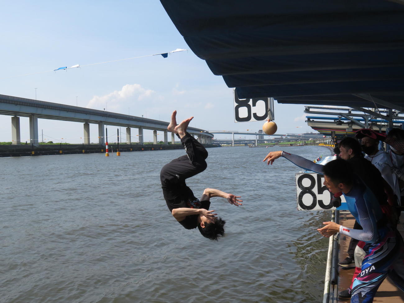水神祭の祝福を受ける松井友汰