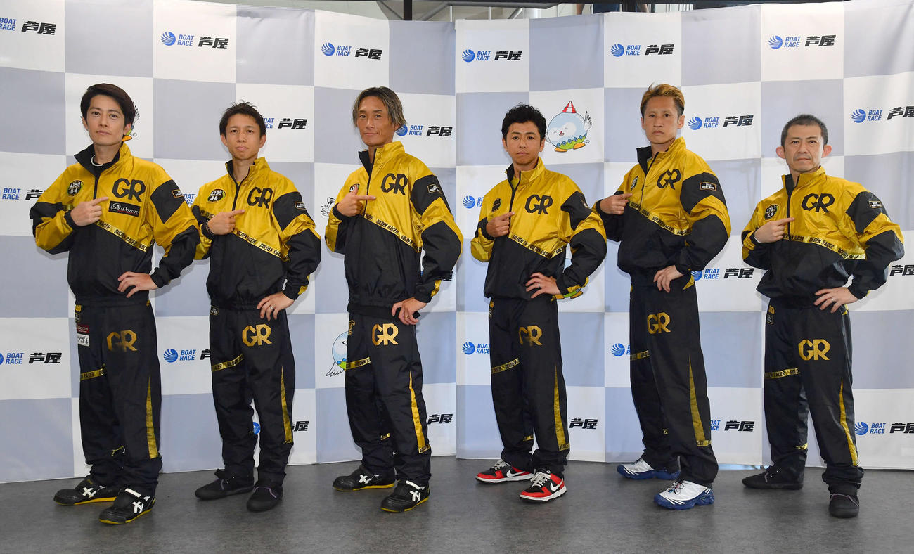 初日12Rのゴールデンレーサードリームに出場する、右から1号艇・瓜生正義、2号艇・白井英治、3号艇・石野貴之、4号艇・峰竜太、5号艇・毒島誠、6号艇・篠崎元志（撮影・岩下翔太）