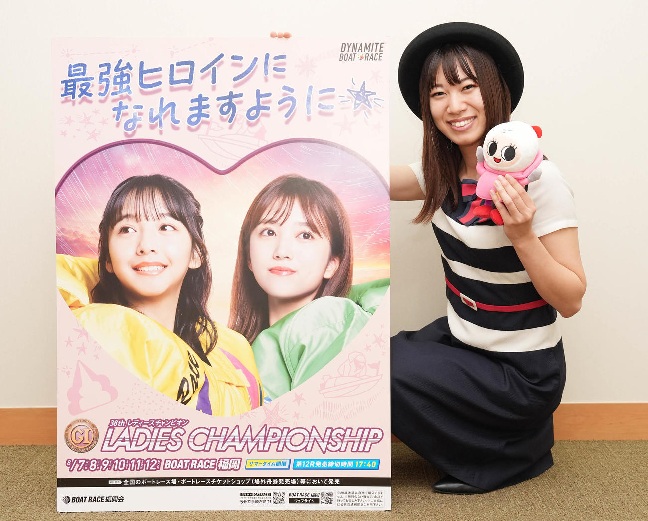 ボートレース福岡「PGI第38回レディースチャンピオン」のPRで来社したペラジェンヌ（撮影・鈴木みどり）